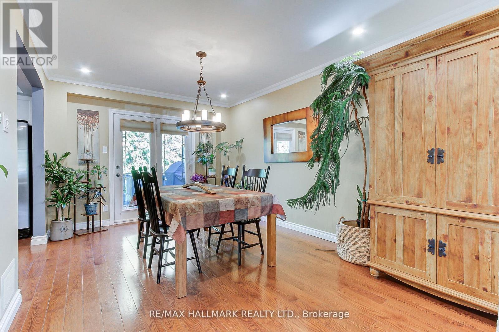 865 ARNOLD CRESCENT - 10