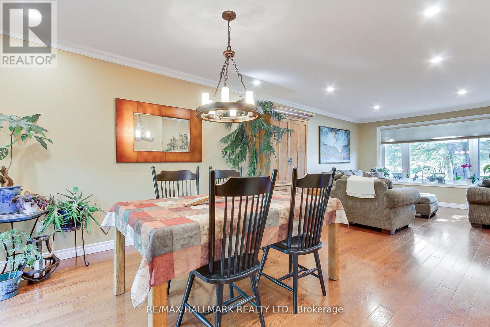 865 ARNOLD CRESCENT - 11