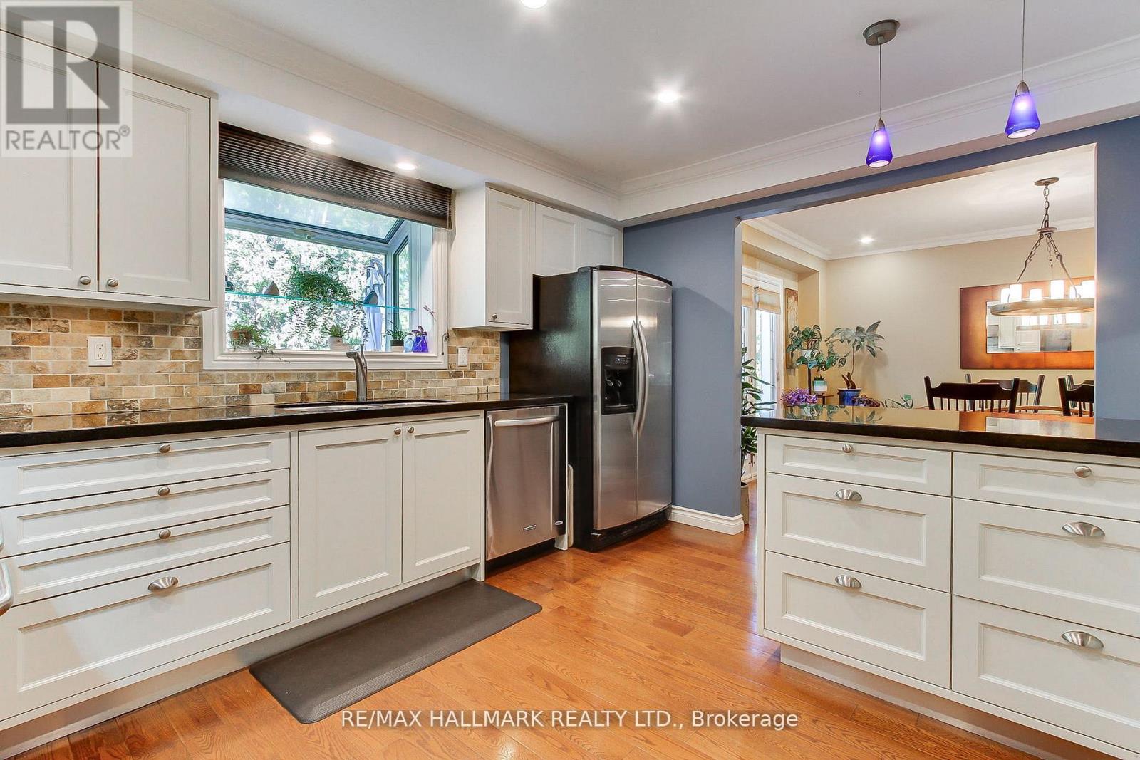 865 ARNOLD CRESCENT - 16