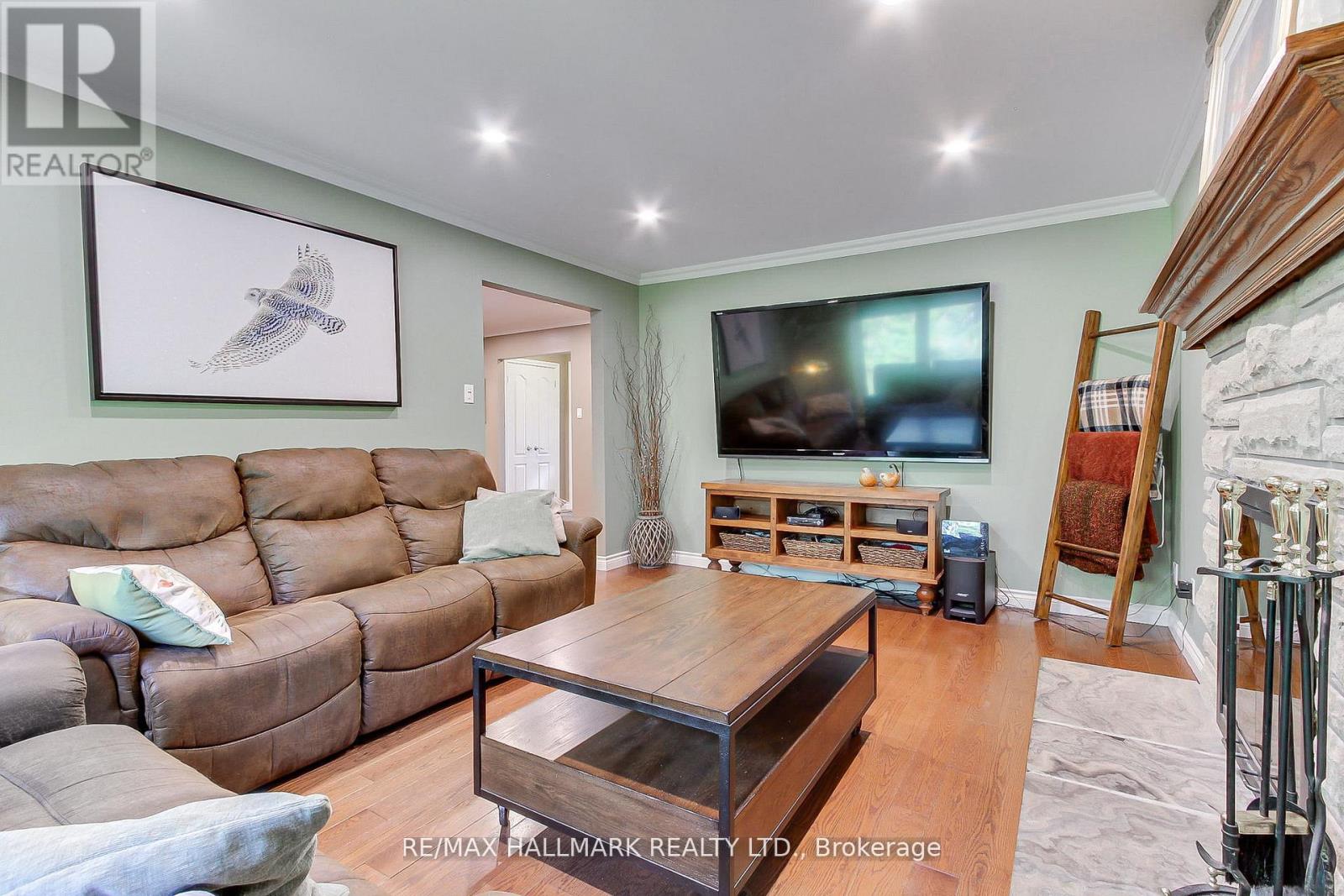 865 ARNOLD CRESCENT - 20