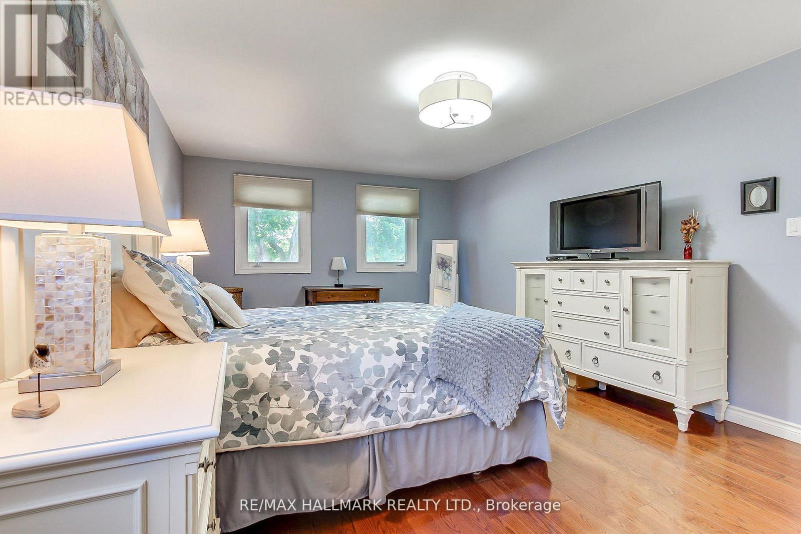 865 ARNOLD CRESCENT - 24