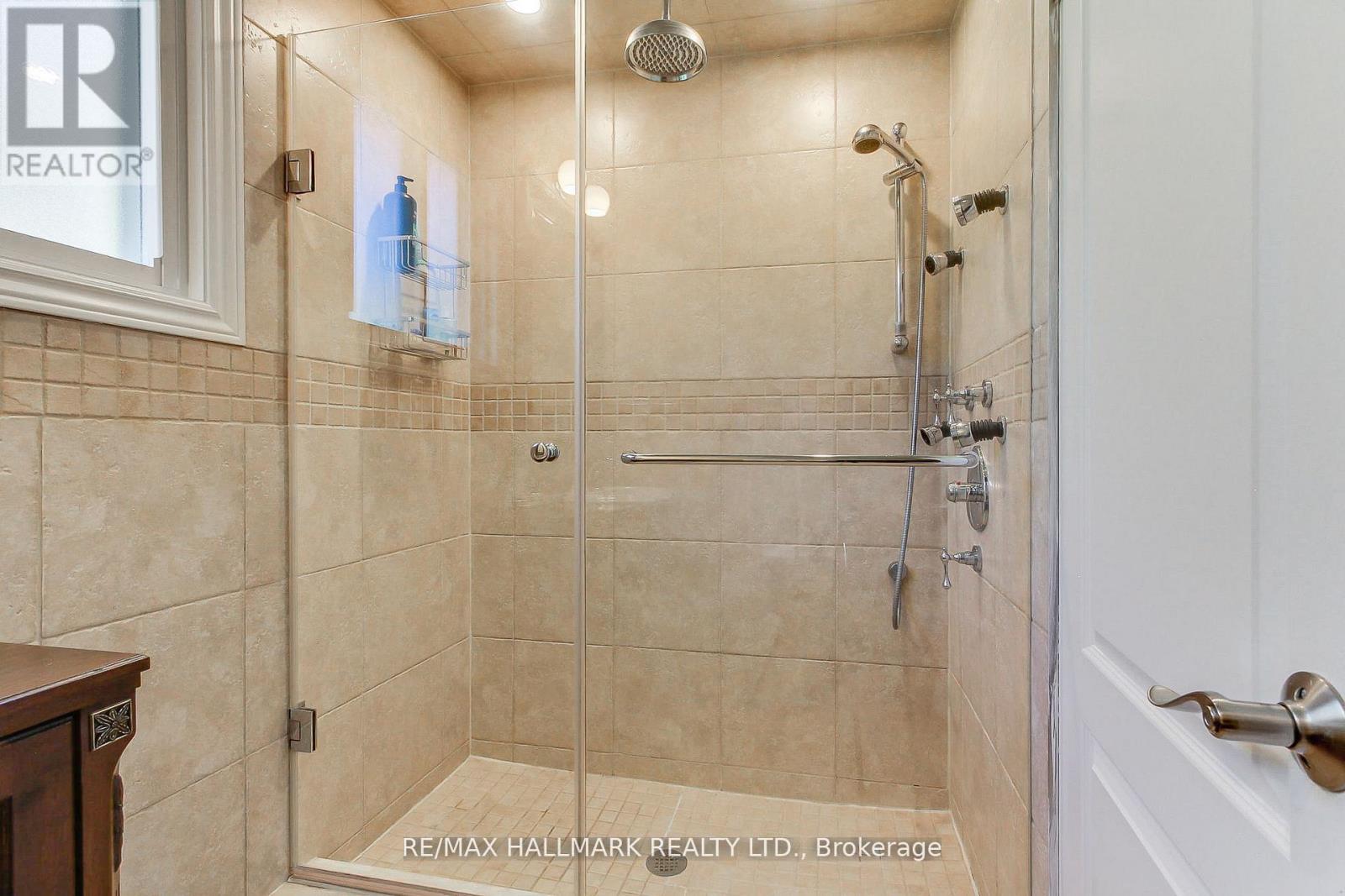 865 ARNOLD CRESCENT - 27