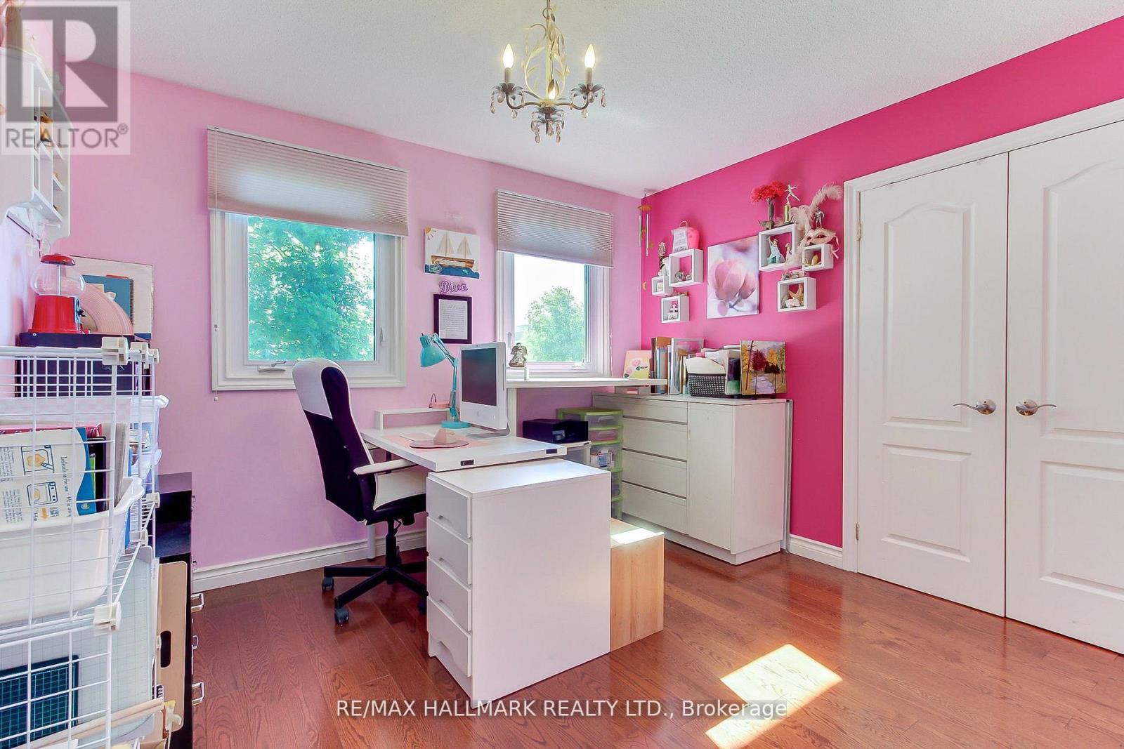 865 ARNOLD CRESCENT - 32