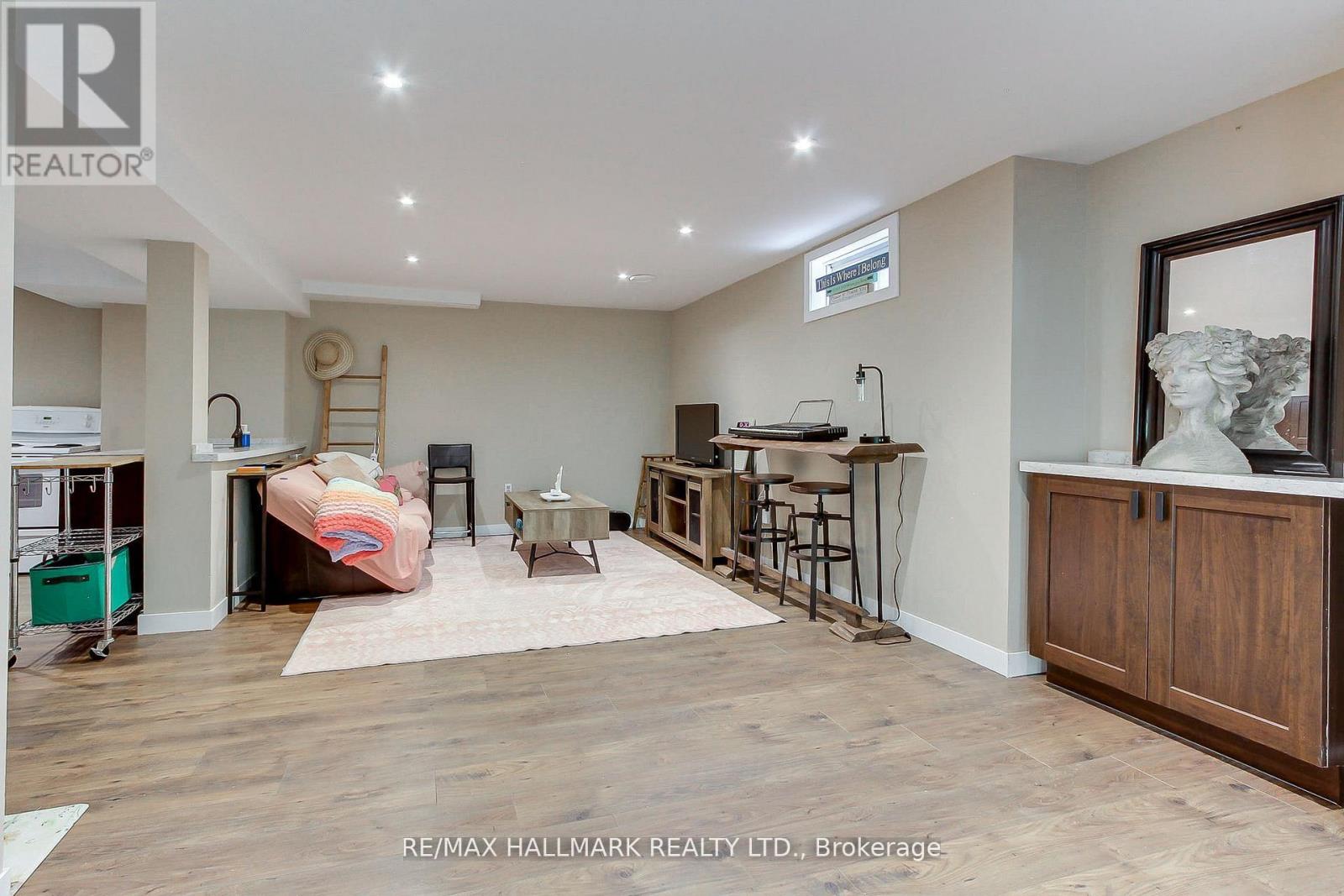 865 ARNOLD CRESCENT - 35