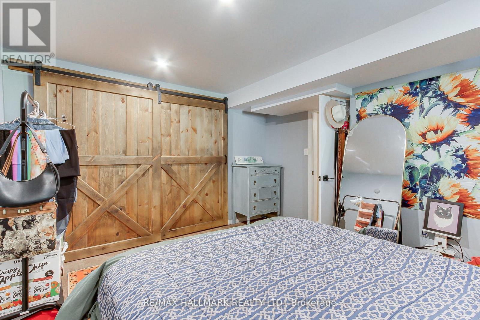 865 ARNOLD CRESCENT - 42