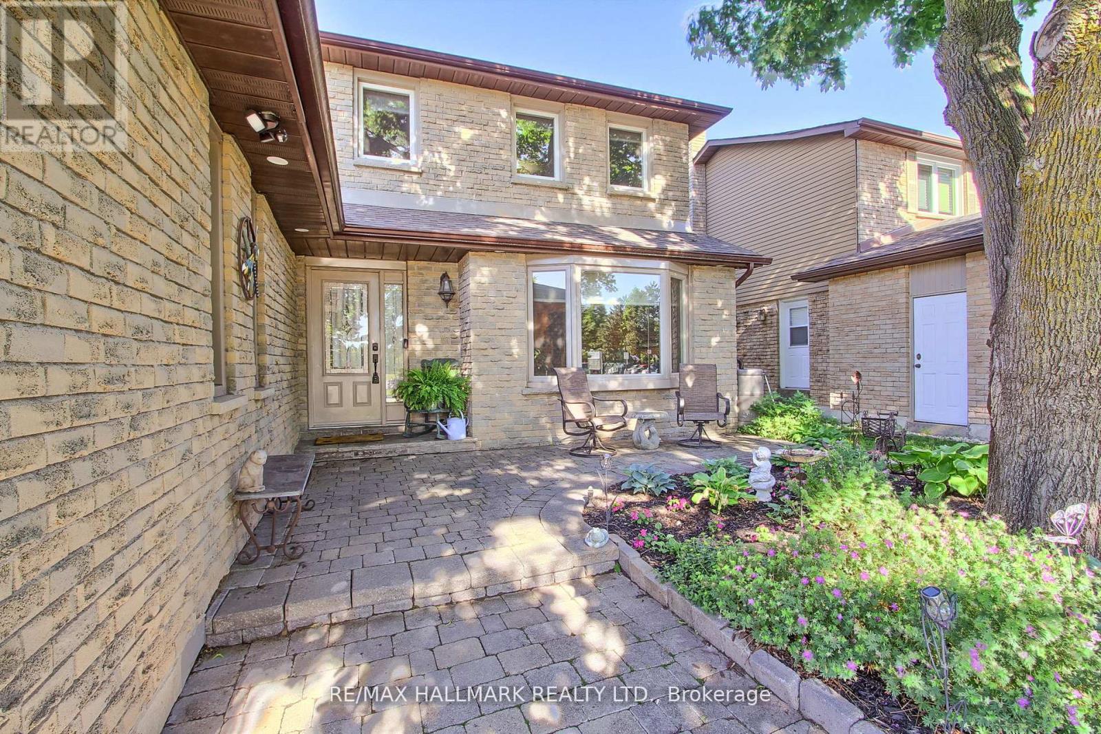 865 ARNOLD CRESCENT - 5