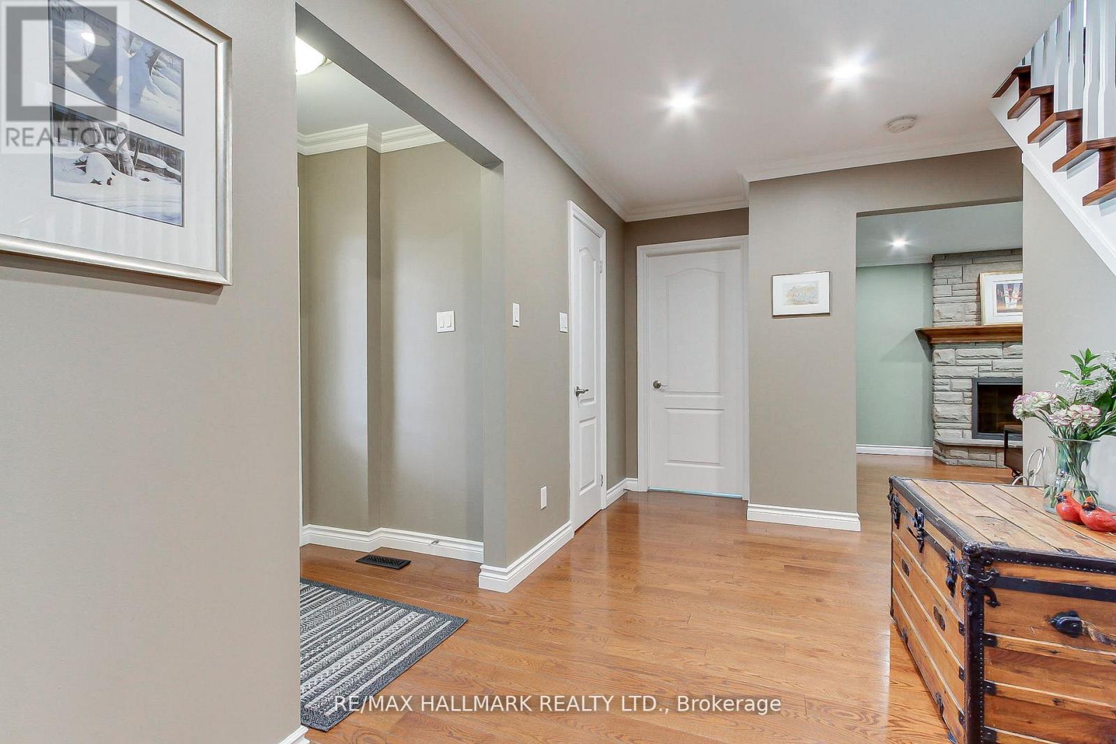 865 ARNOLD CRESCENT - 7
