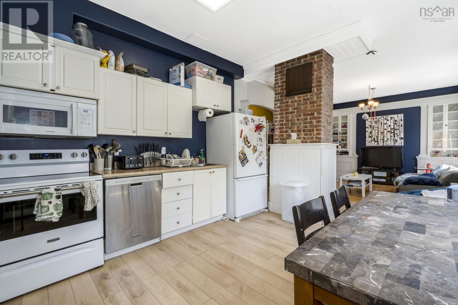 1672/1676 Chestnut Street - 35