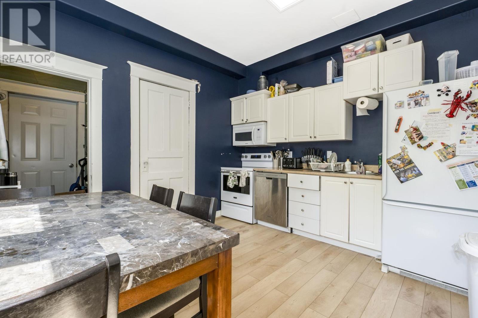 1672/1676 Chestnut Street - 32