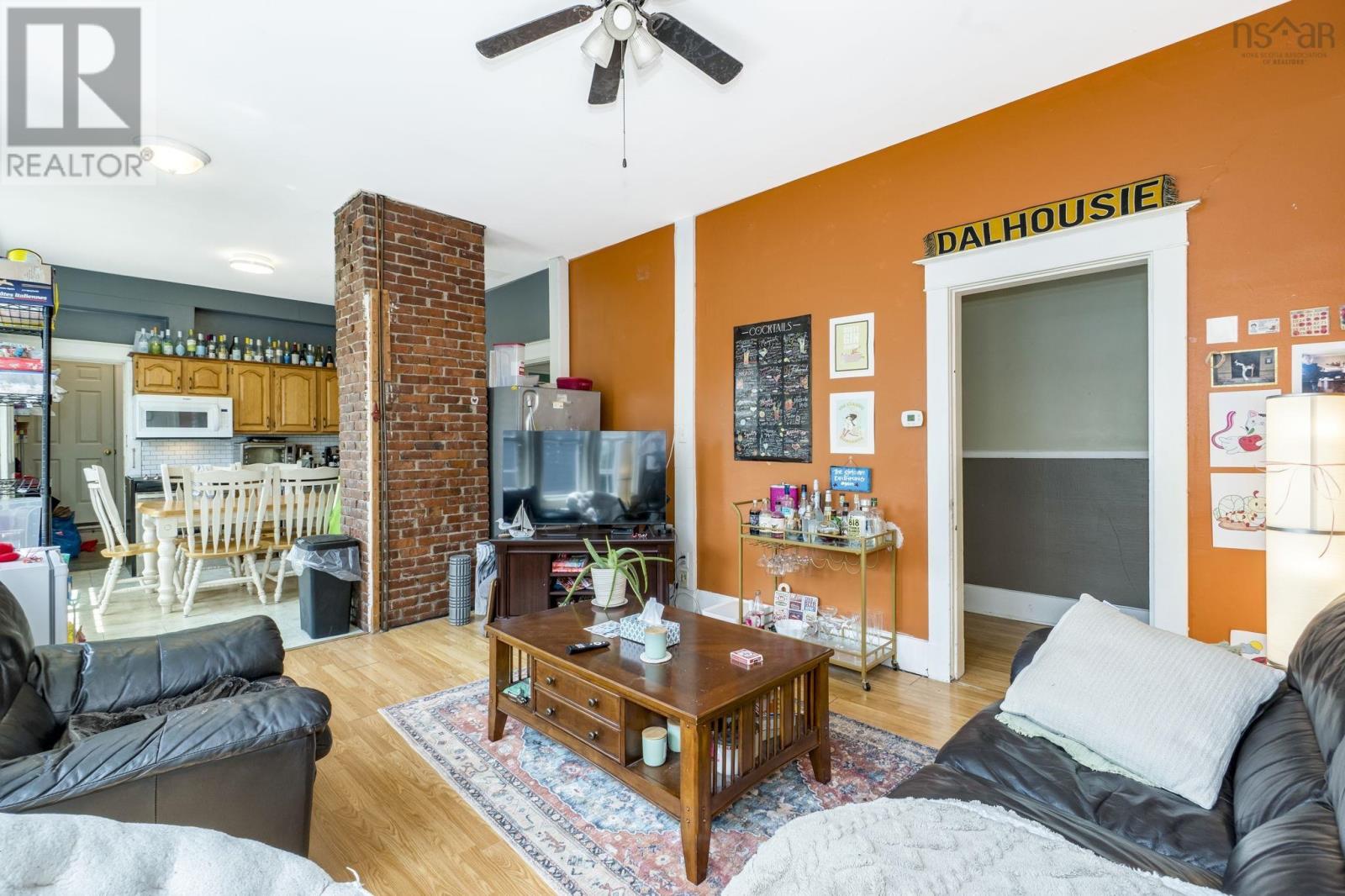 1672/1676 Chestnut Street - 4