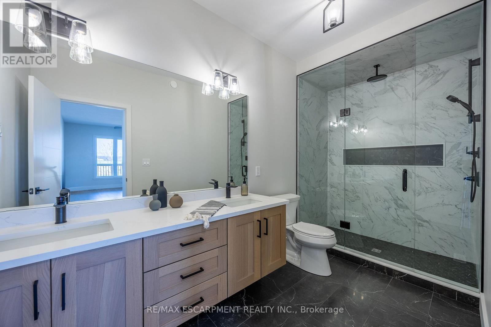 34 ANDREW AVENUE - 23