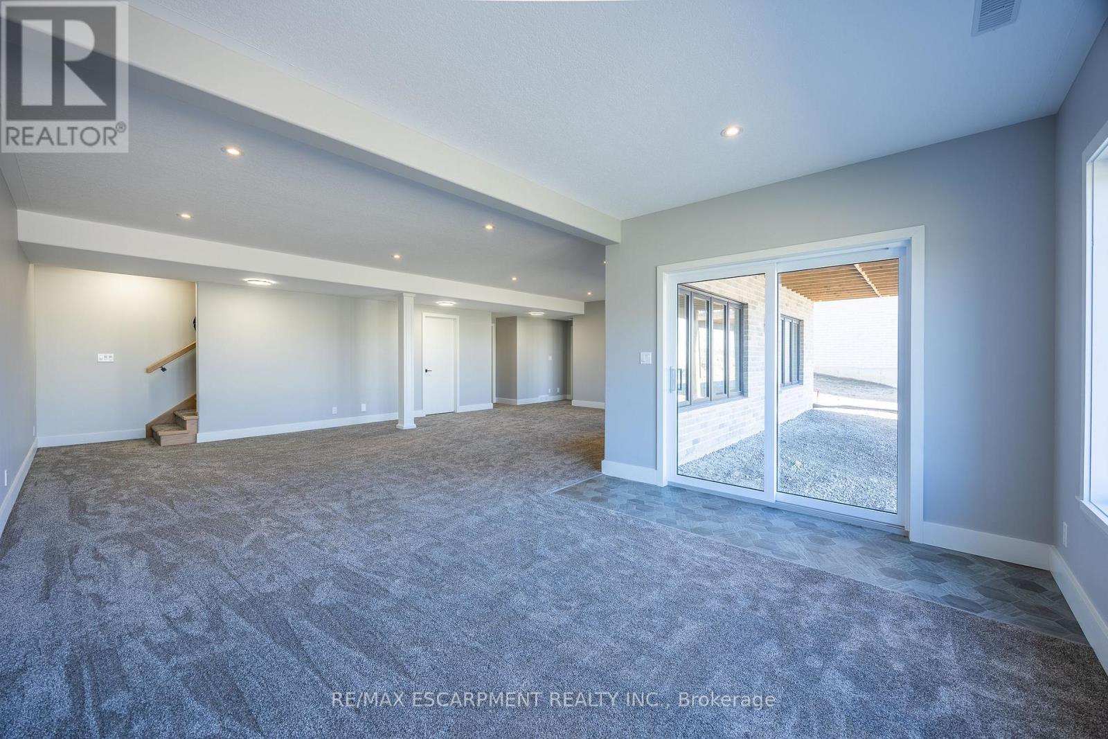 34 ANDREW AVENUE - 25