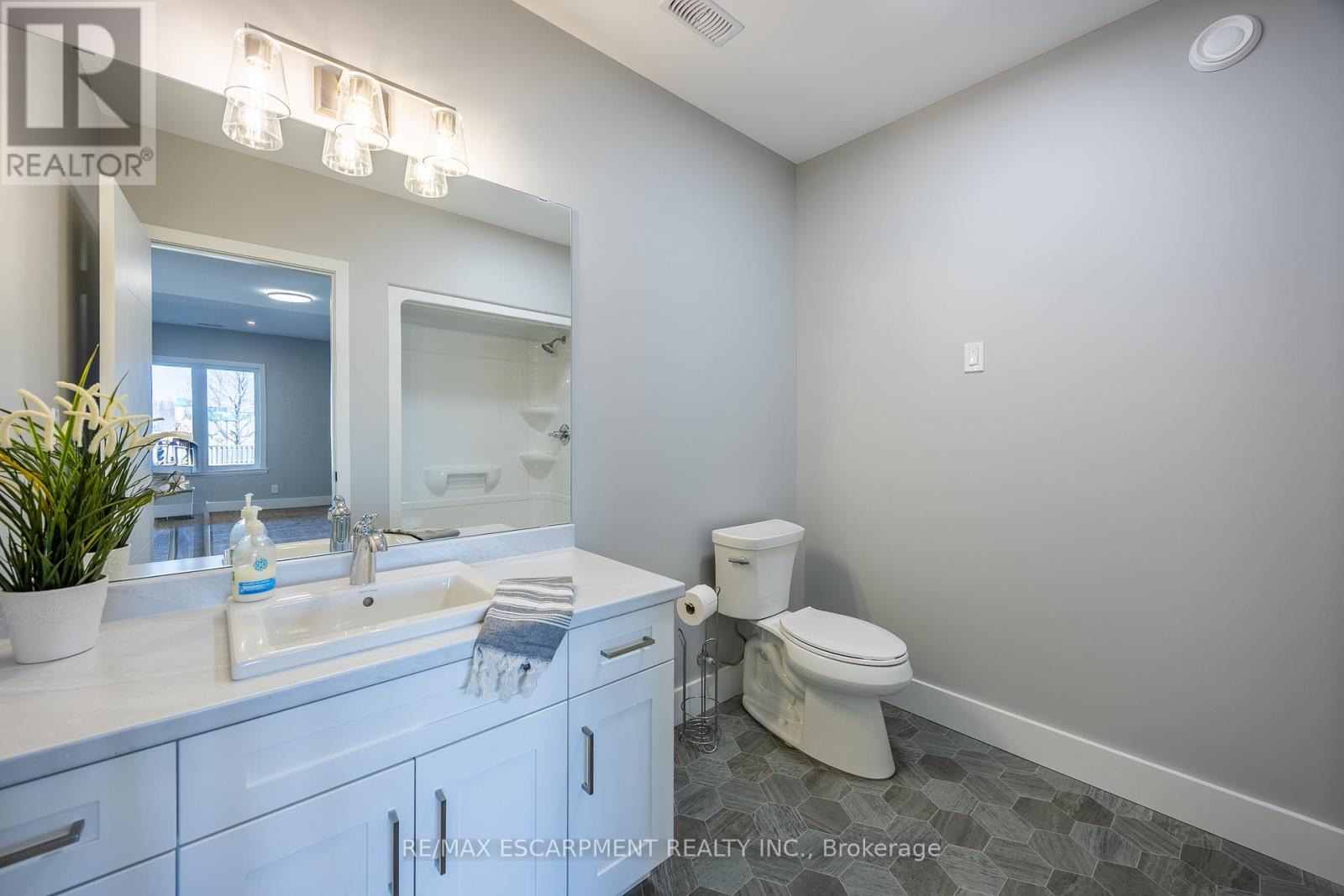 34 ANDREW AVENUE - 26