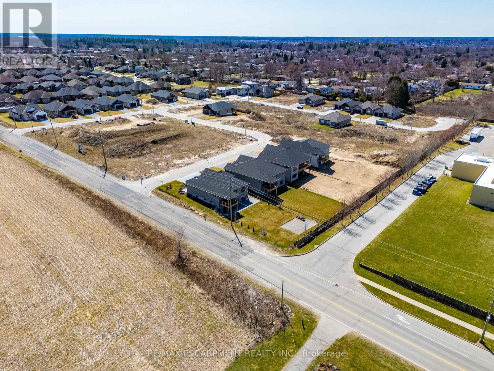 34 ANDREW AVENUE - 31