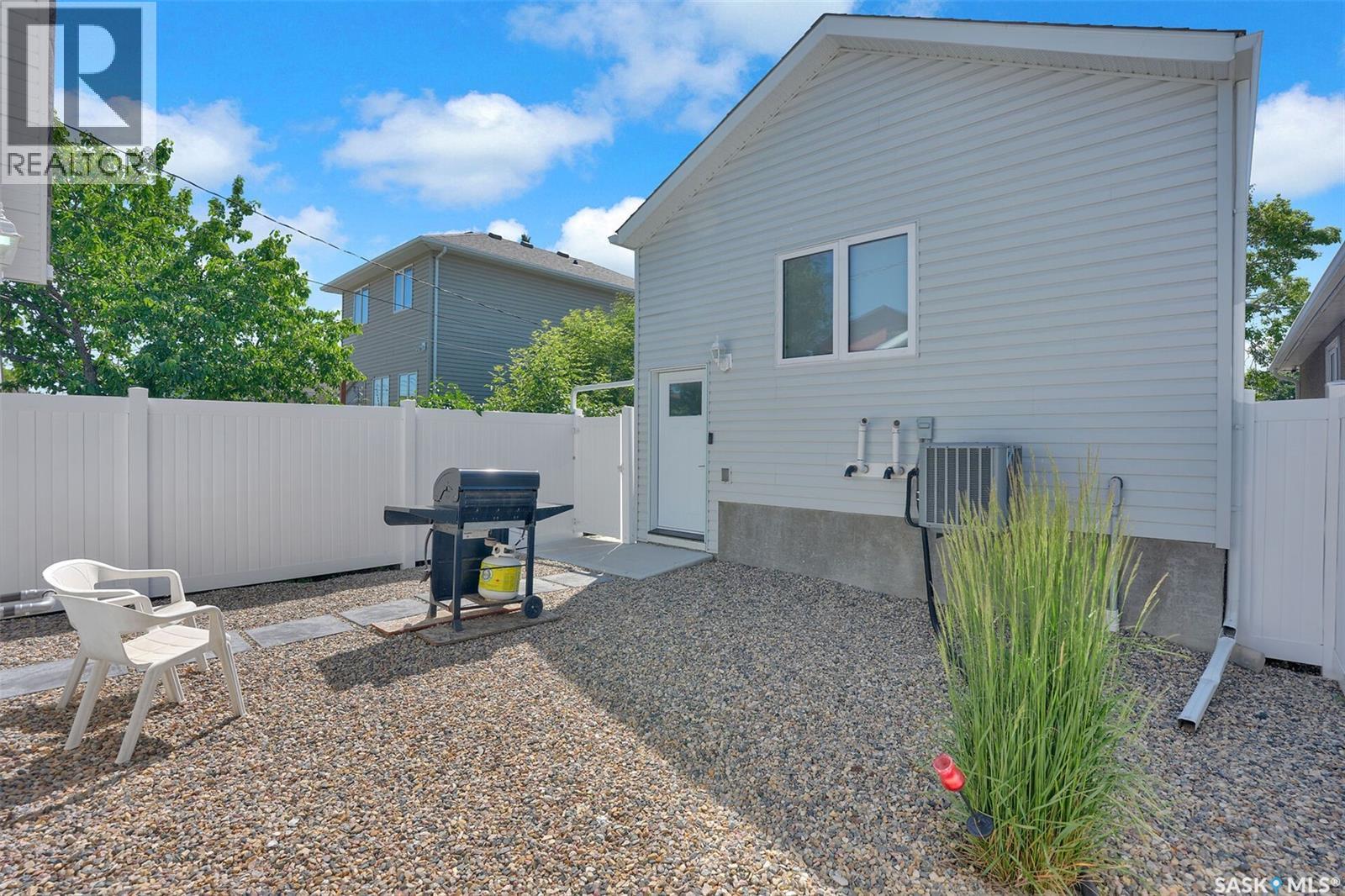 2031 Francis STREET — photo 29