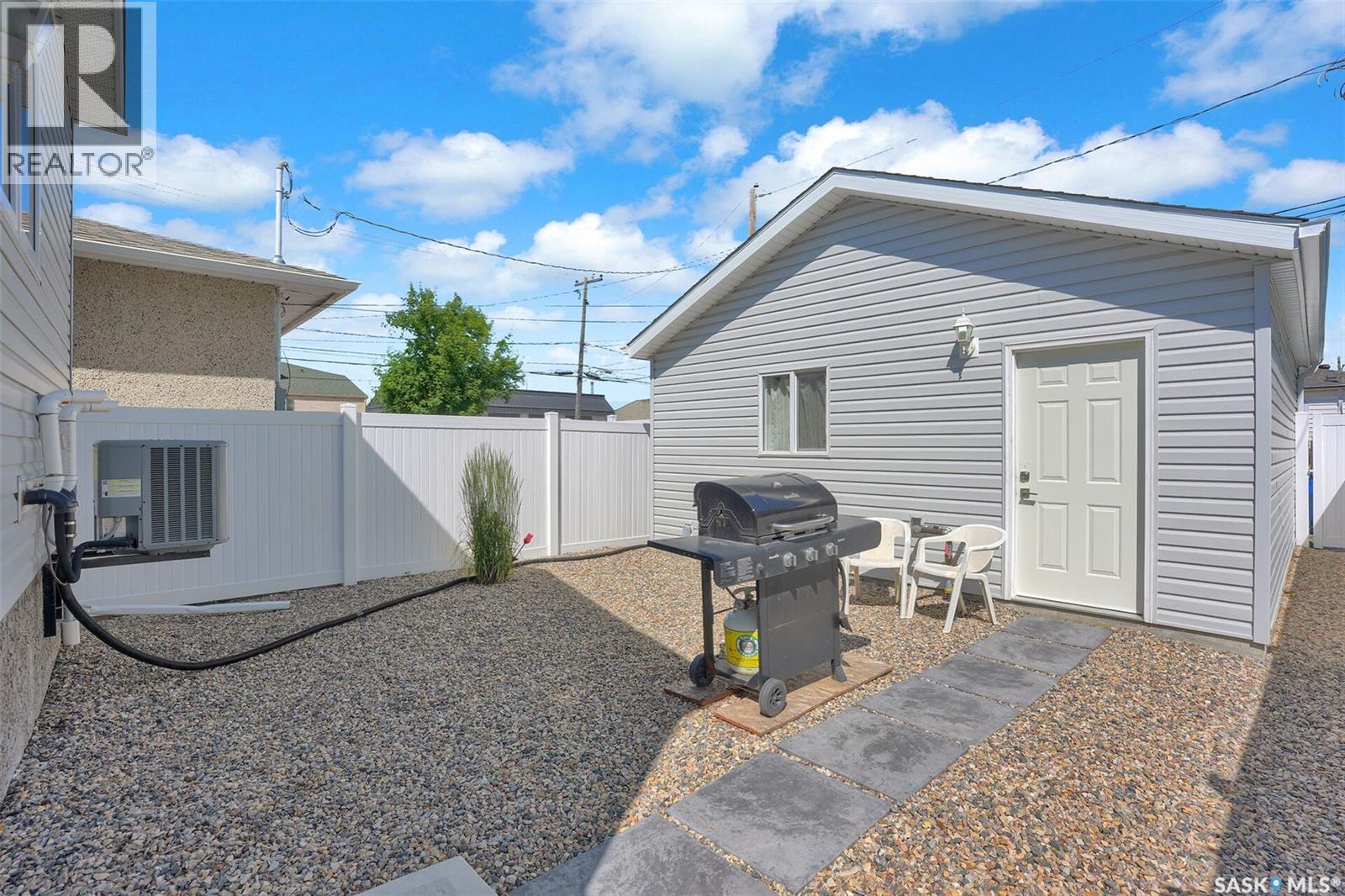 2031 Francis STREET — photo 30