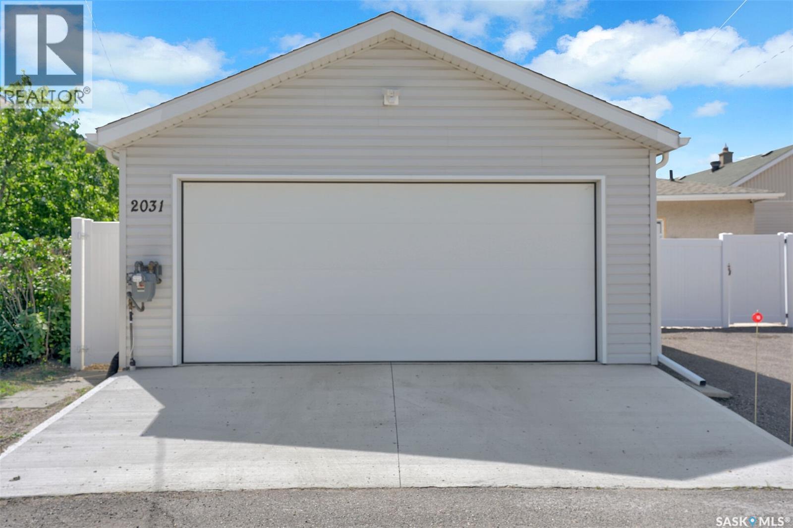 2031 Francis STREET — photo 33