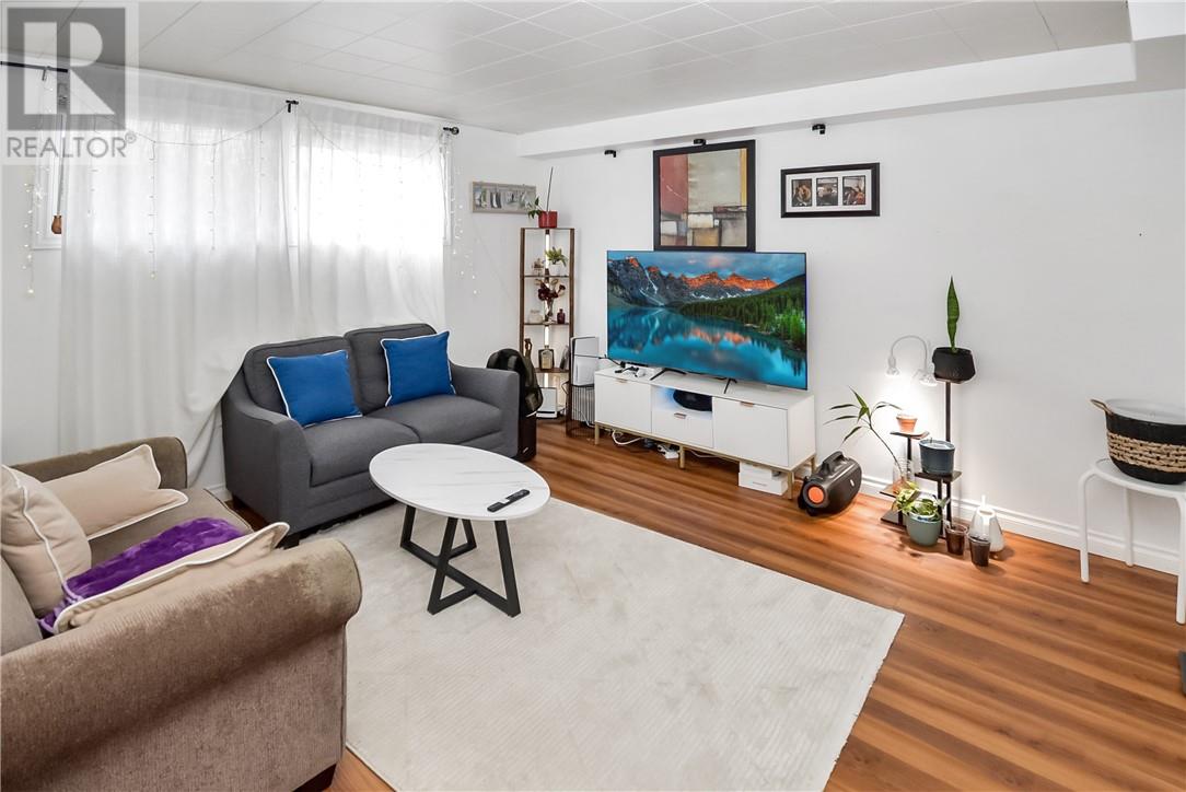 453 Victoria Street - 17