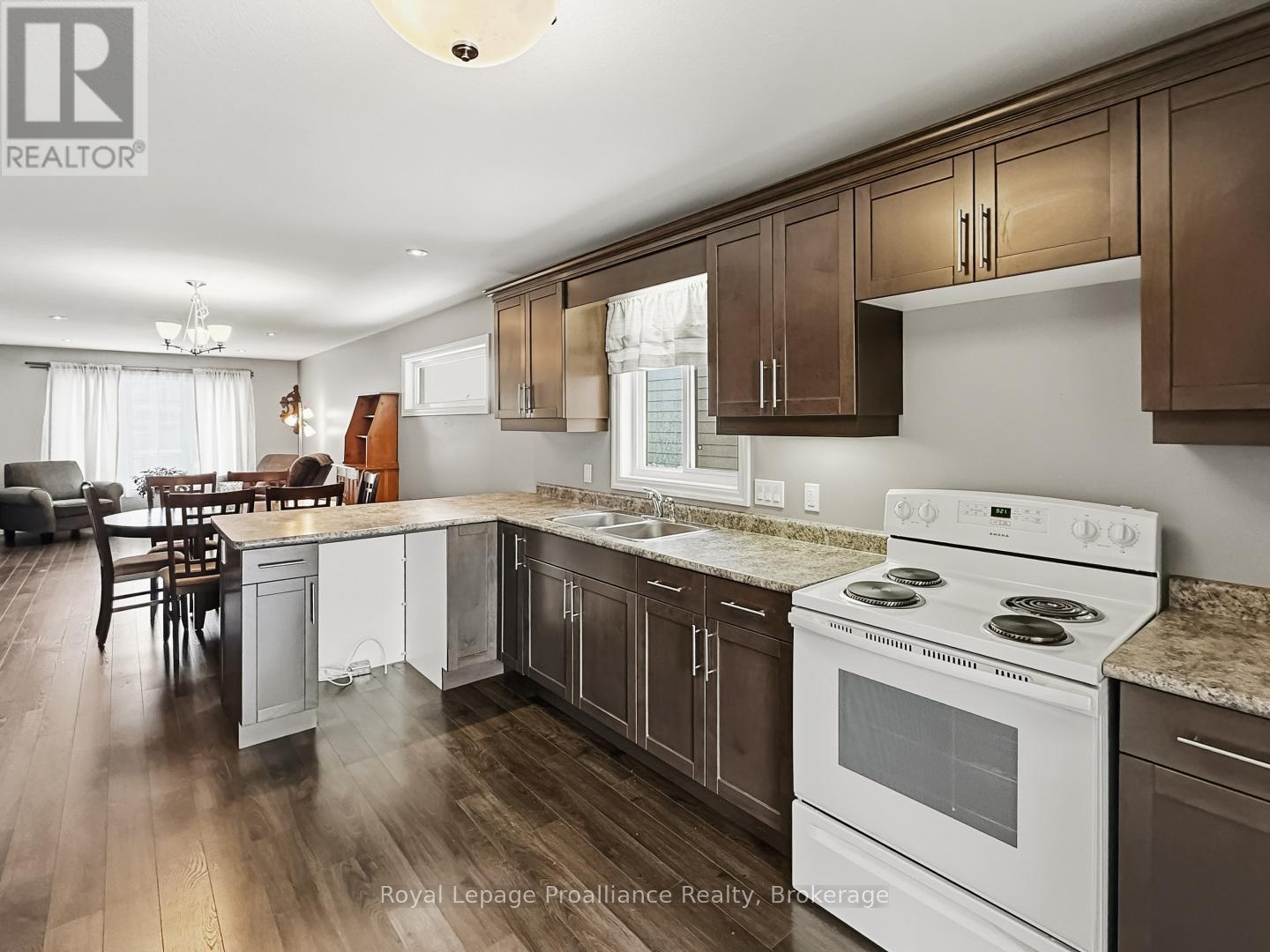 8 TESSA BOULEVARD - 13