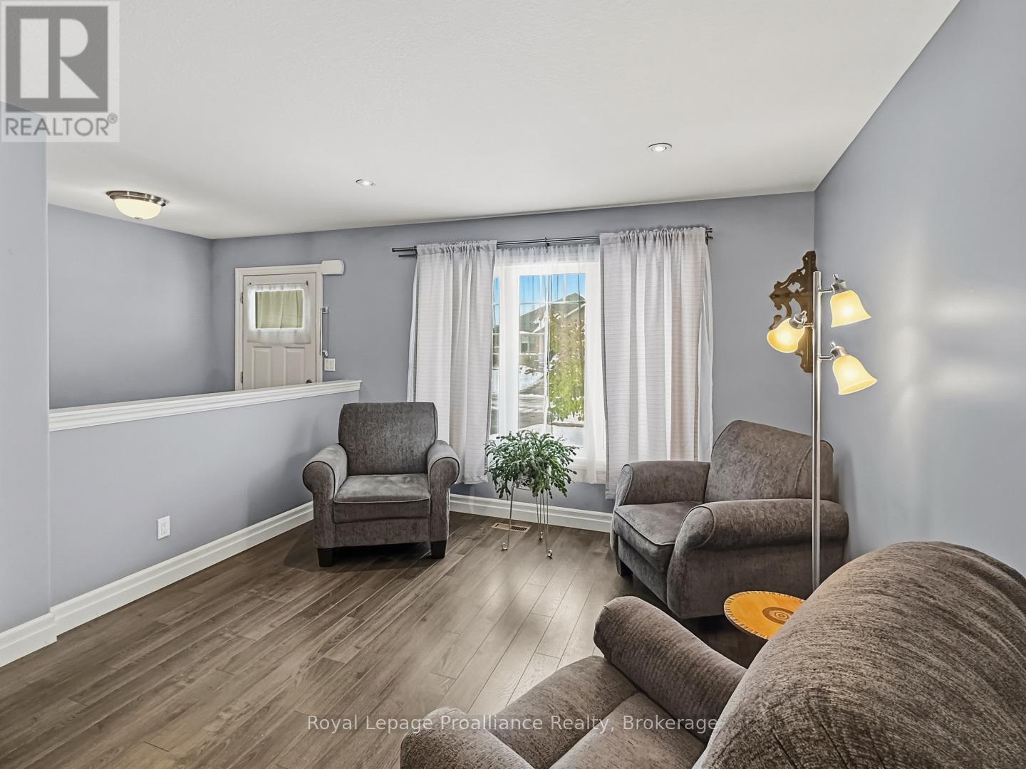 8 TESSA BOULEVARD - 8