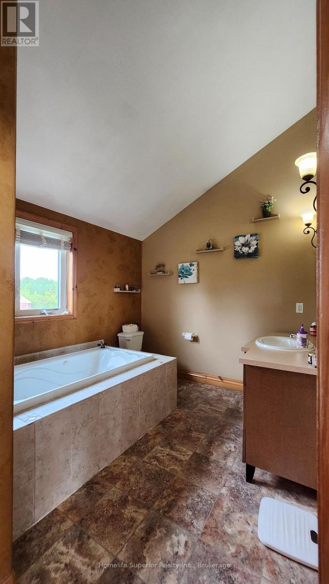 32 WILDROSE CIRCLE - 20