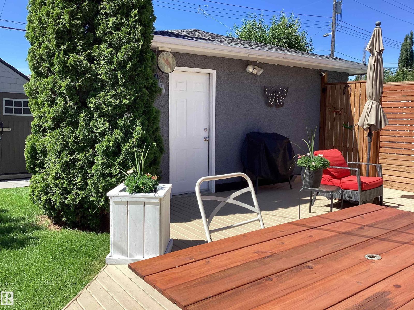 15627 83 AV NW - 23