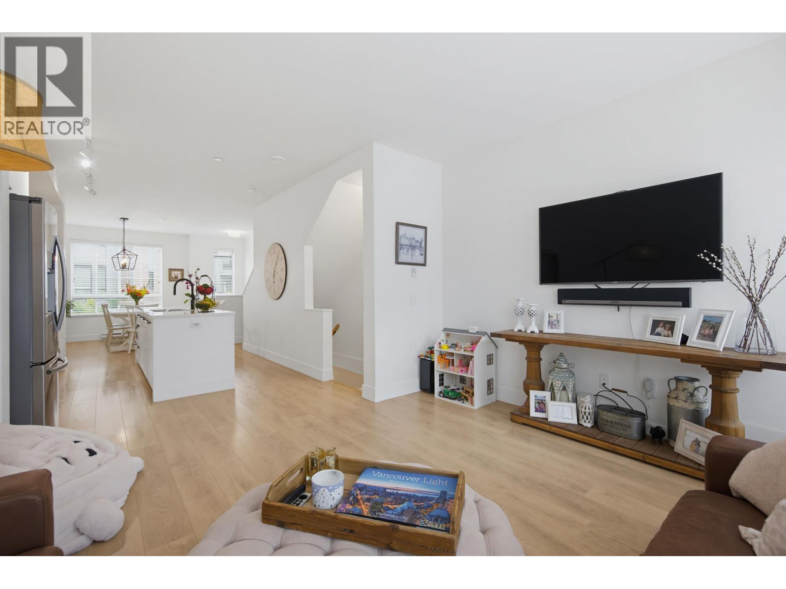 38006 FAIRWATER PLACE, Squamish