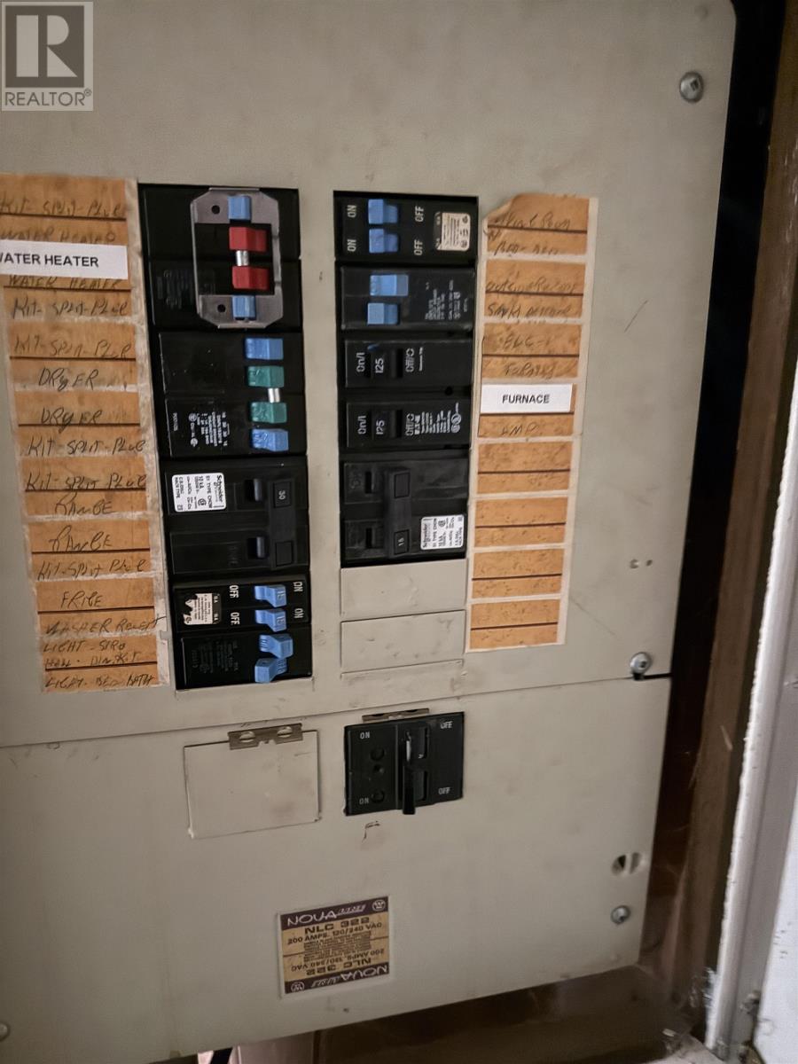 14 Superior AVE - 16