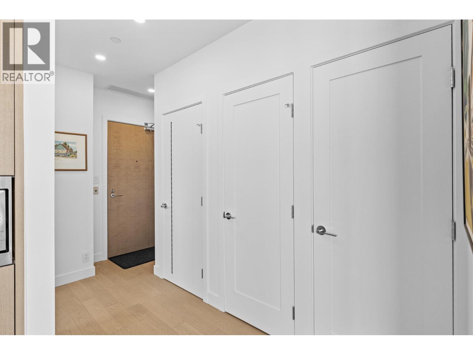 #407 3389 Lakeshore Road - 3