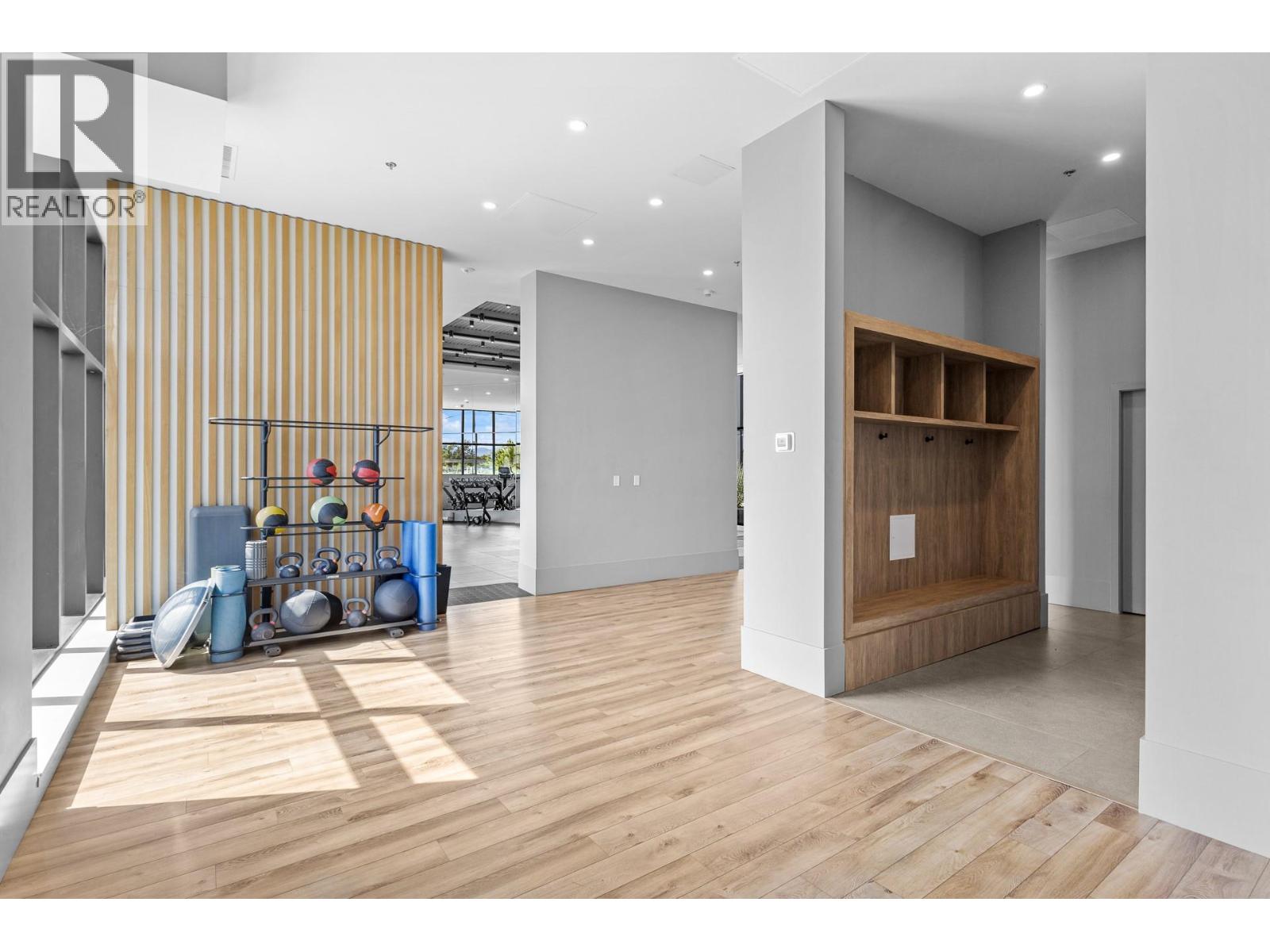 #407 3389 Lakeshore Road - 36