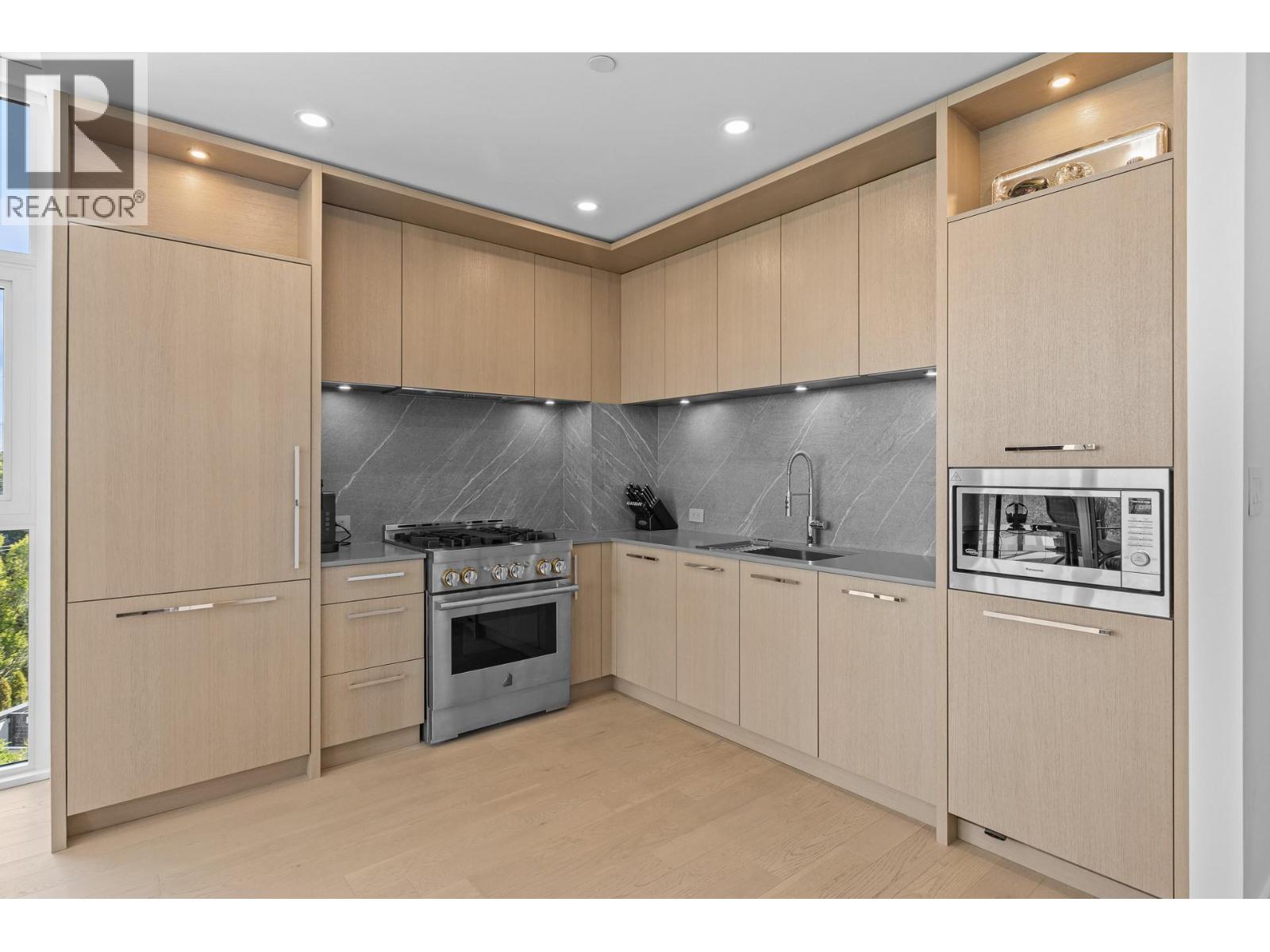 #407 3389 Lakeshore Road - 17