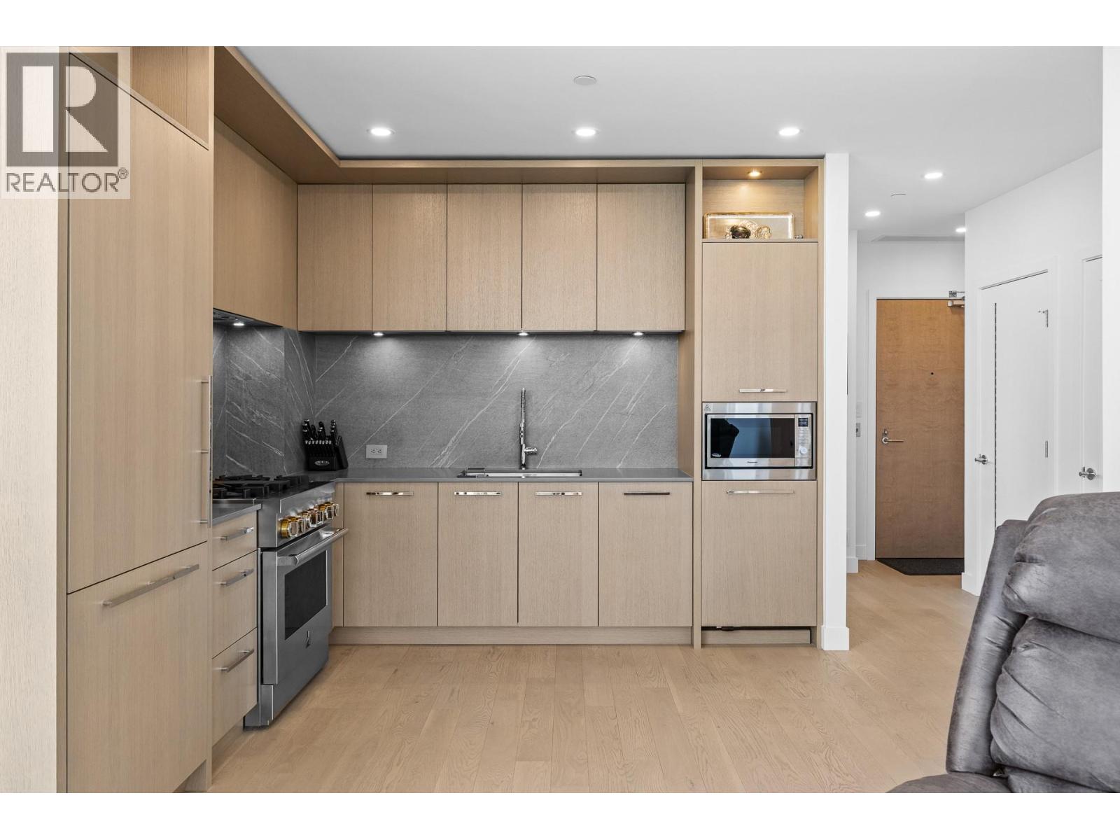 #407 3389 Lakeshore Road - 14