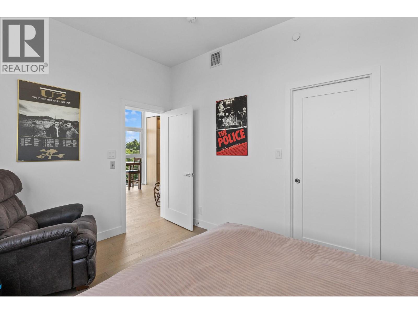 #407 3389 Lakeshore Road - 25