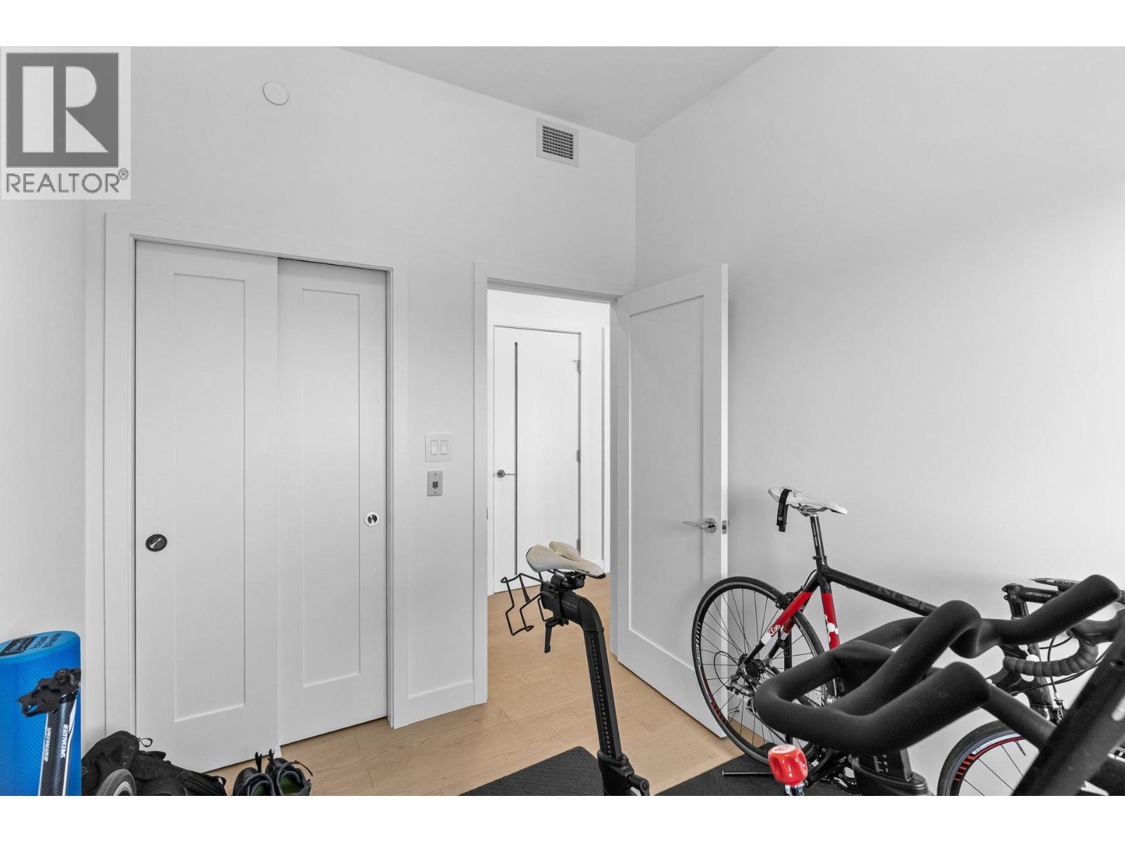 #407 3389 Lakeshore Road - 7