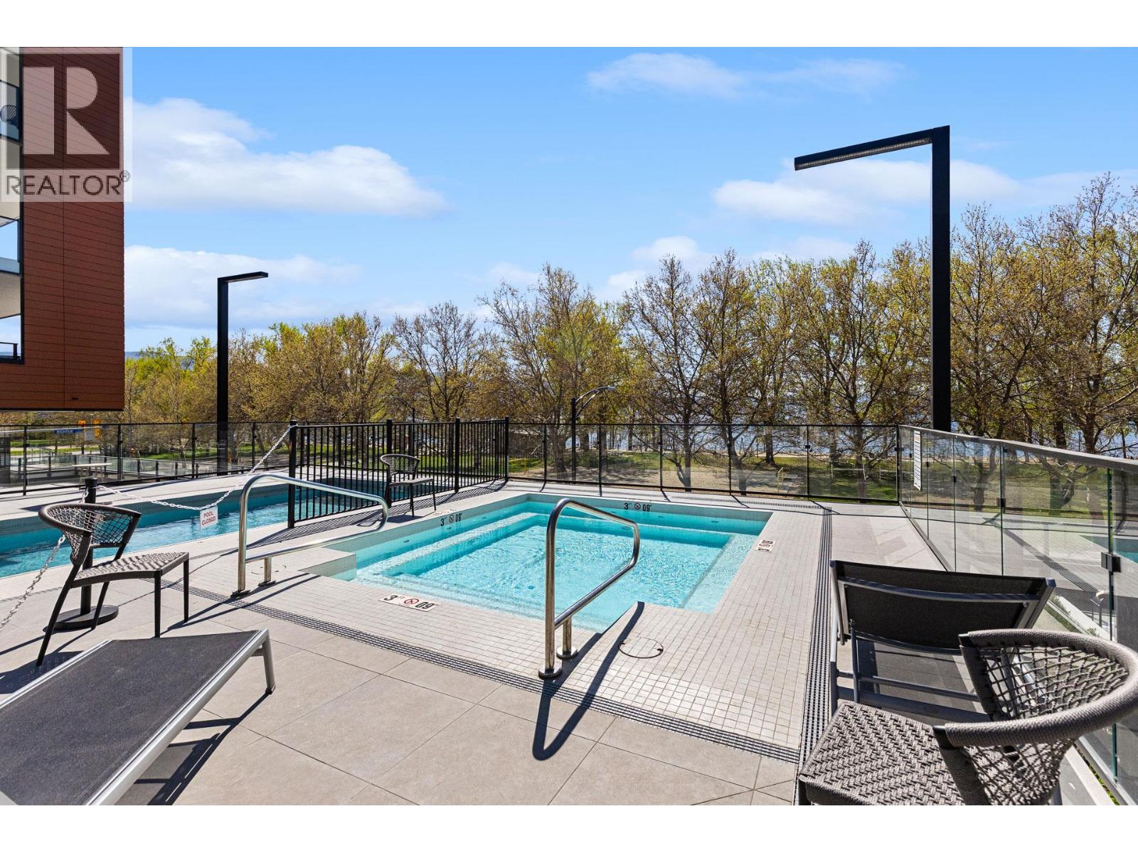 #407 3389 Lakeshore Road - 42