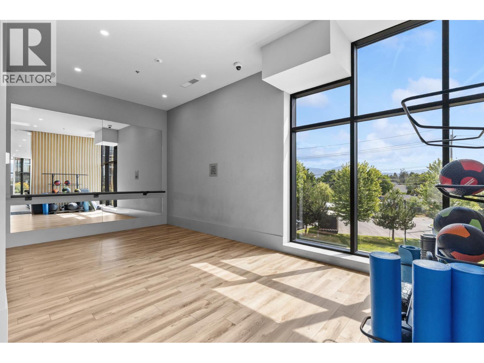#407 3389 Lakeshore Road - 38