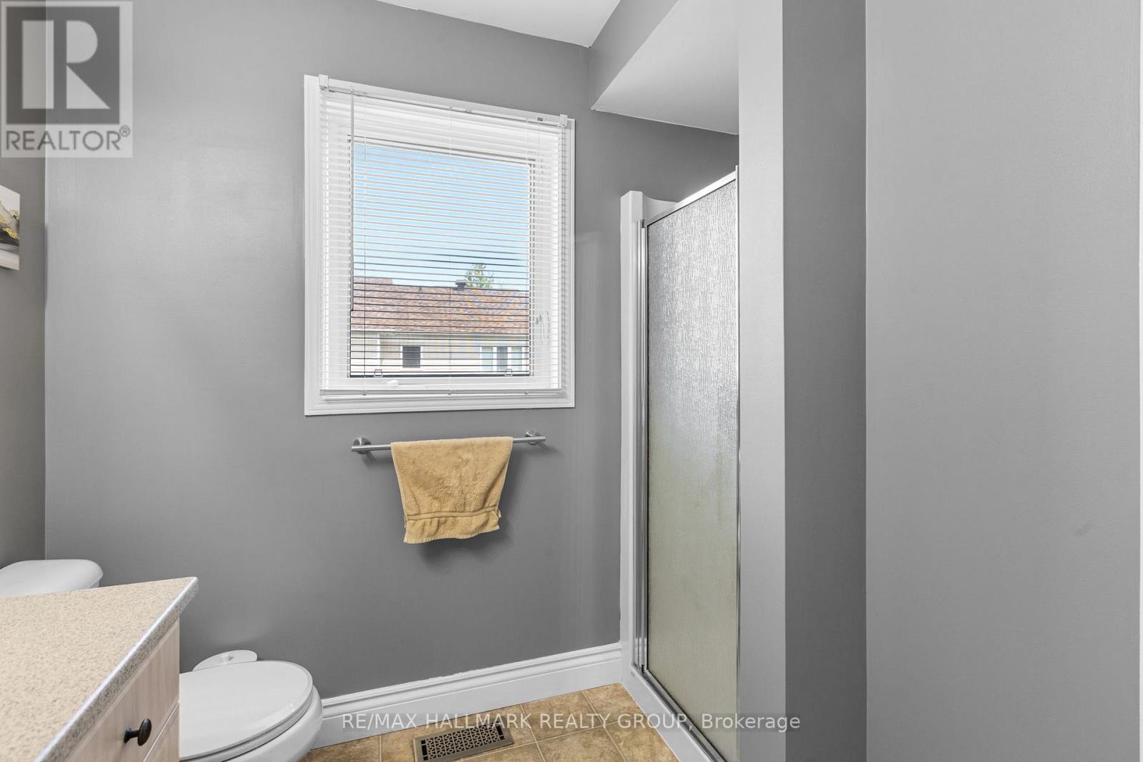 3 Bed, 3 Bath House for Sale in Ottawa – 602 LOUIS TOSCANO DRIVE, Ottawa – MLS# X13534440 - Image 23