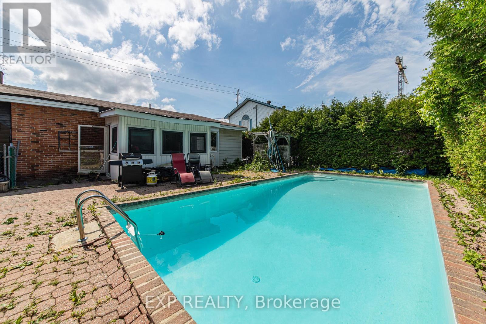 789 BLAIR ROAD E - 24