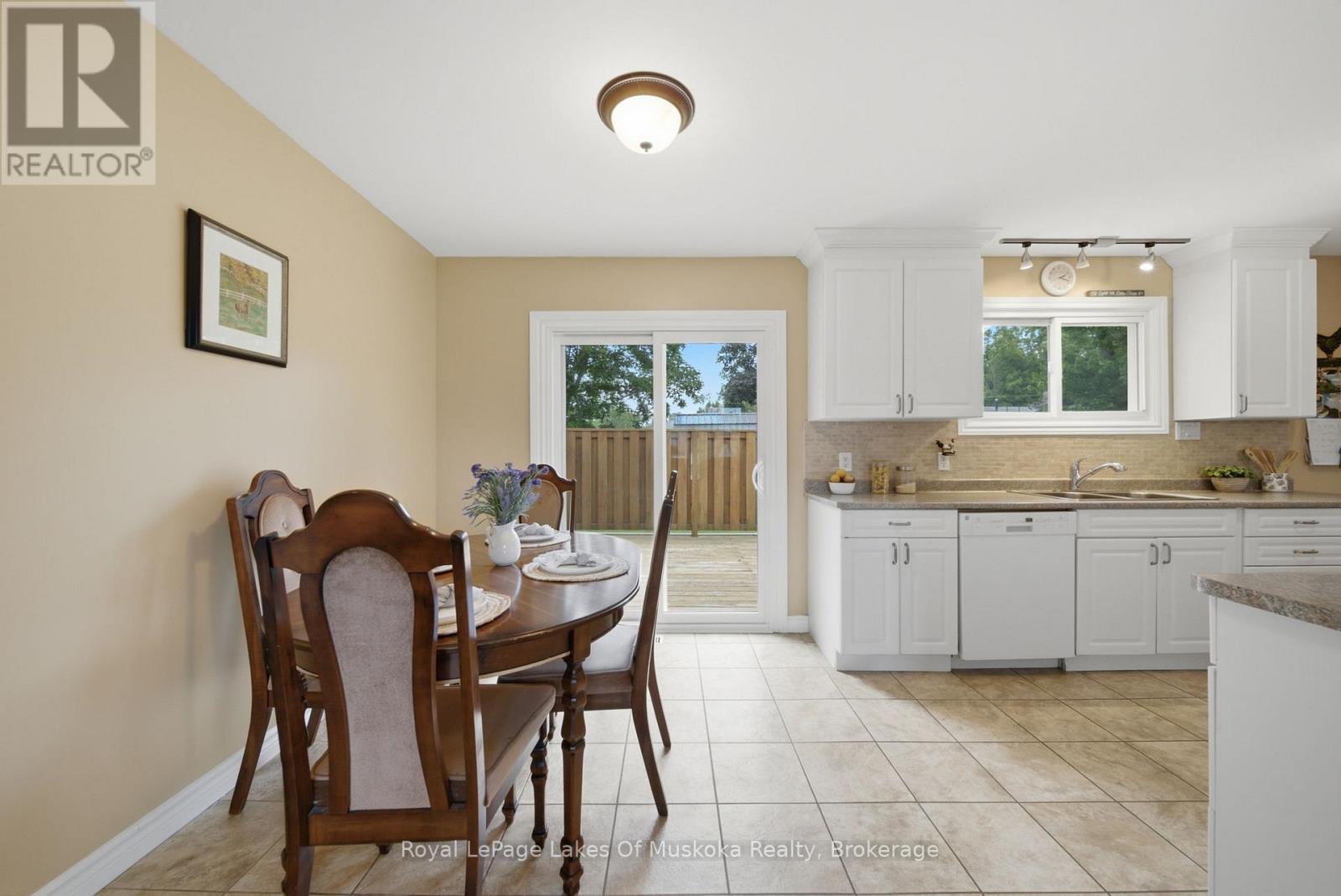 2049 MARCHMONT ROAD - 10
