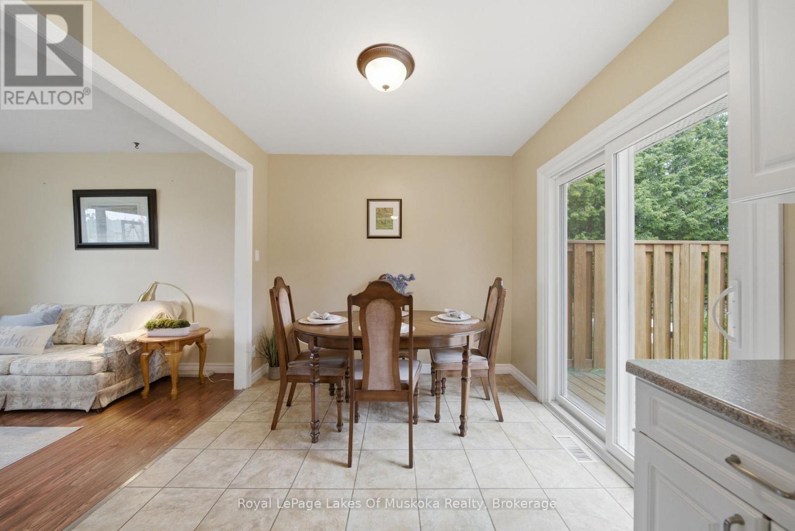 2049 MARCHMONT ROAD - 11