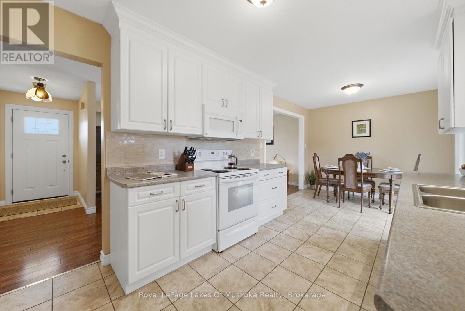 2049 MARCHMONT ROAD - 14