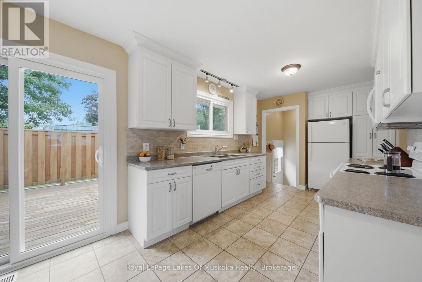 2049 MARCHMONT ROAD - 15