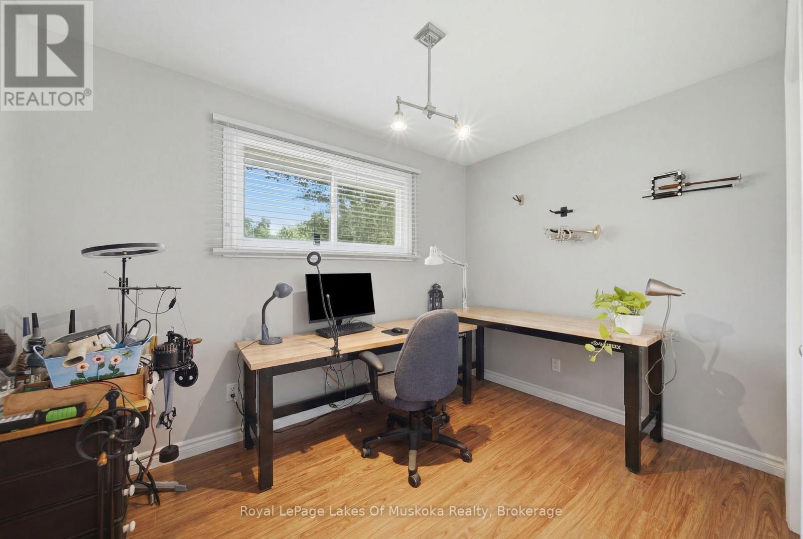 2049 MARCHMONT ROAD - 18