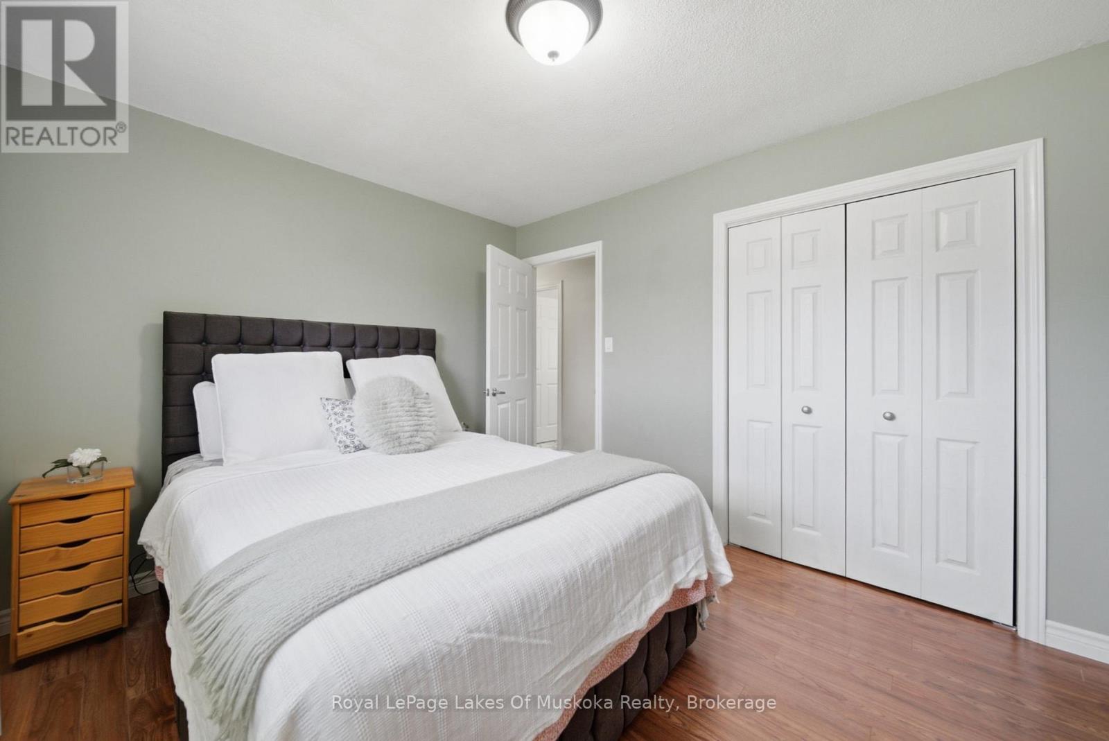 2049 MARCHMONT ROAD - 20