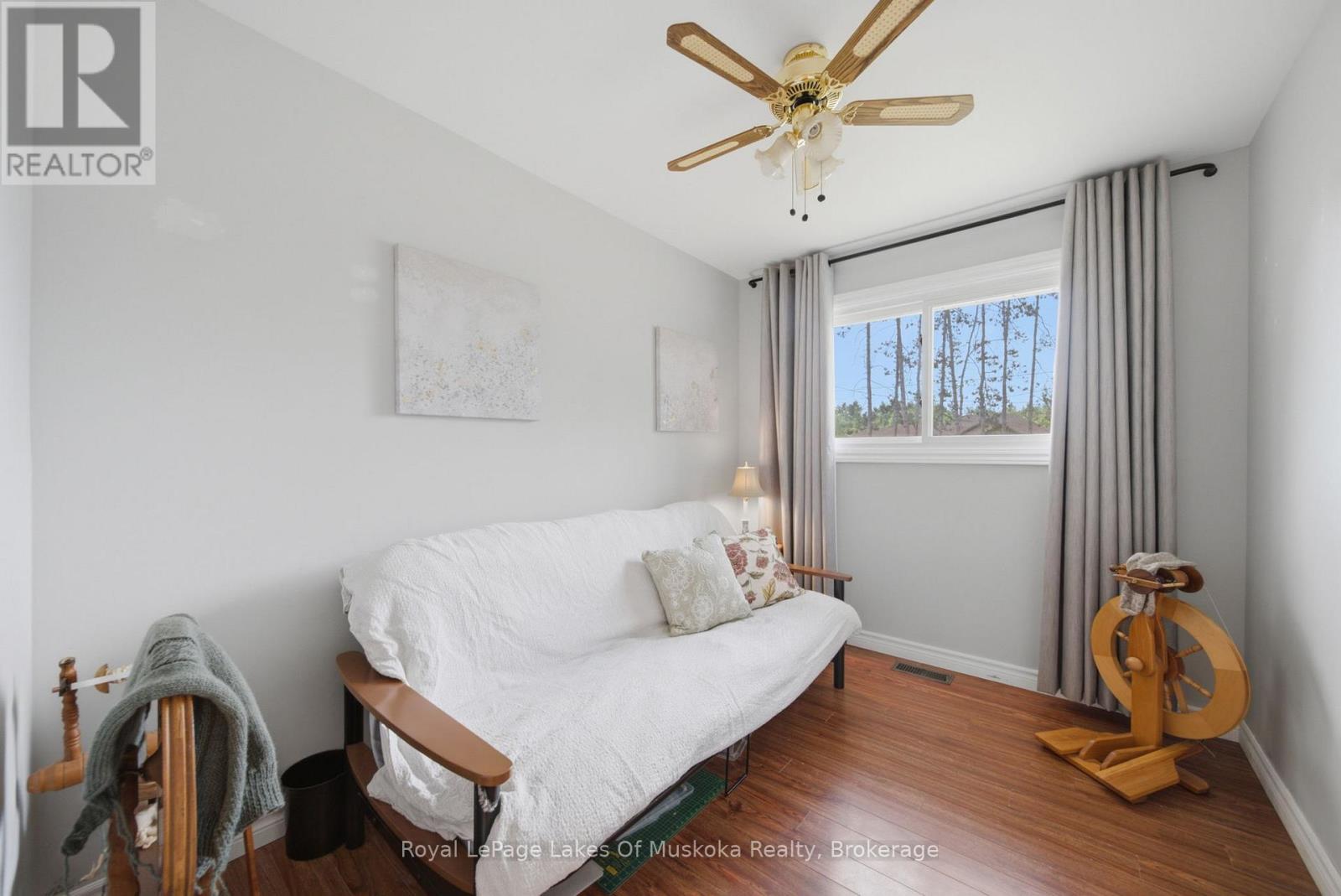 2049 MARCHMONT ROAD - 22