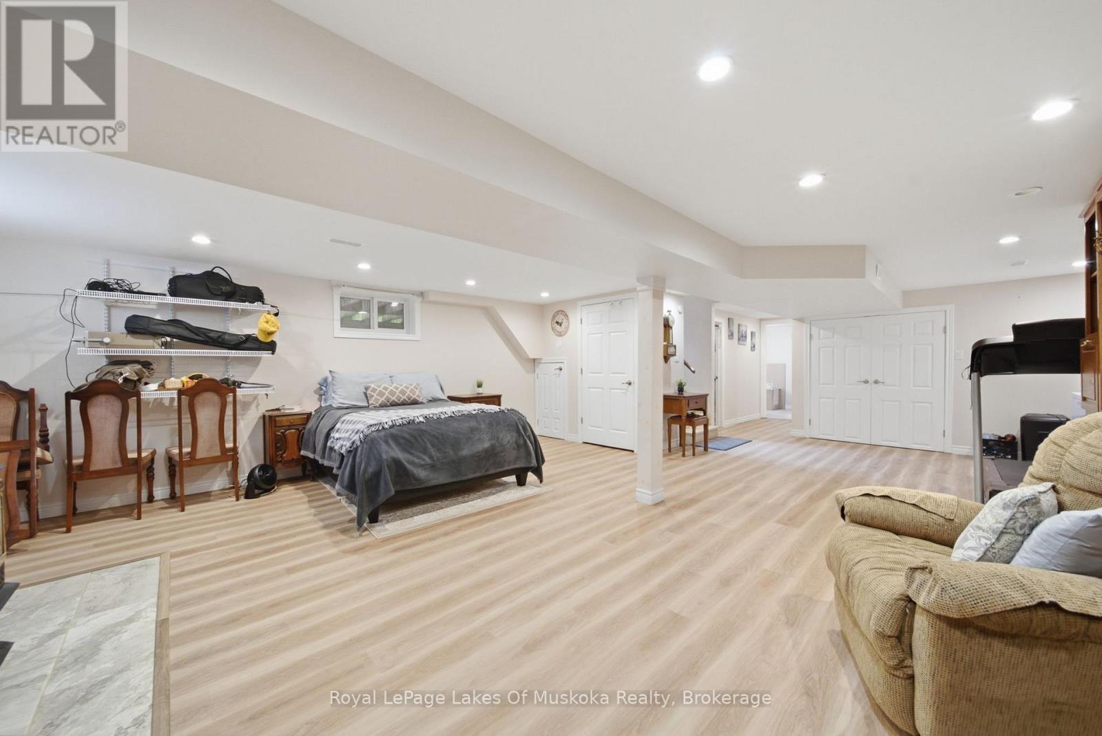 2049 MARCHMONT ROAD - 25