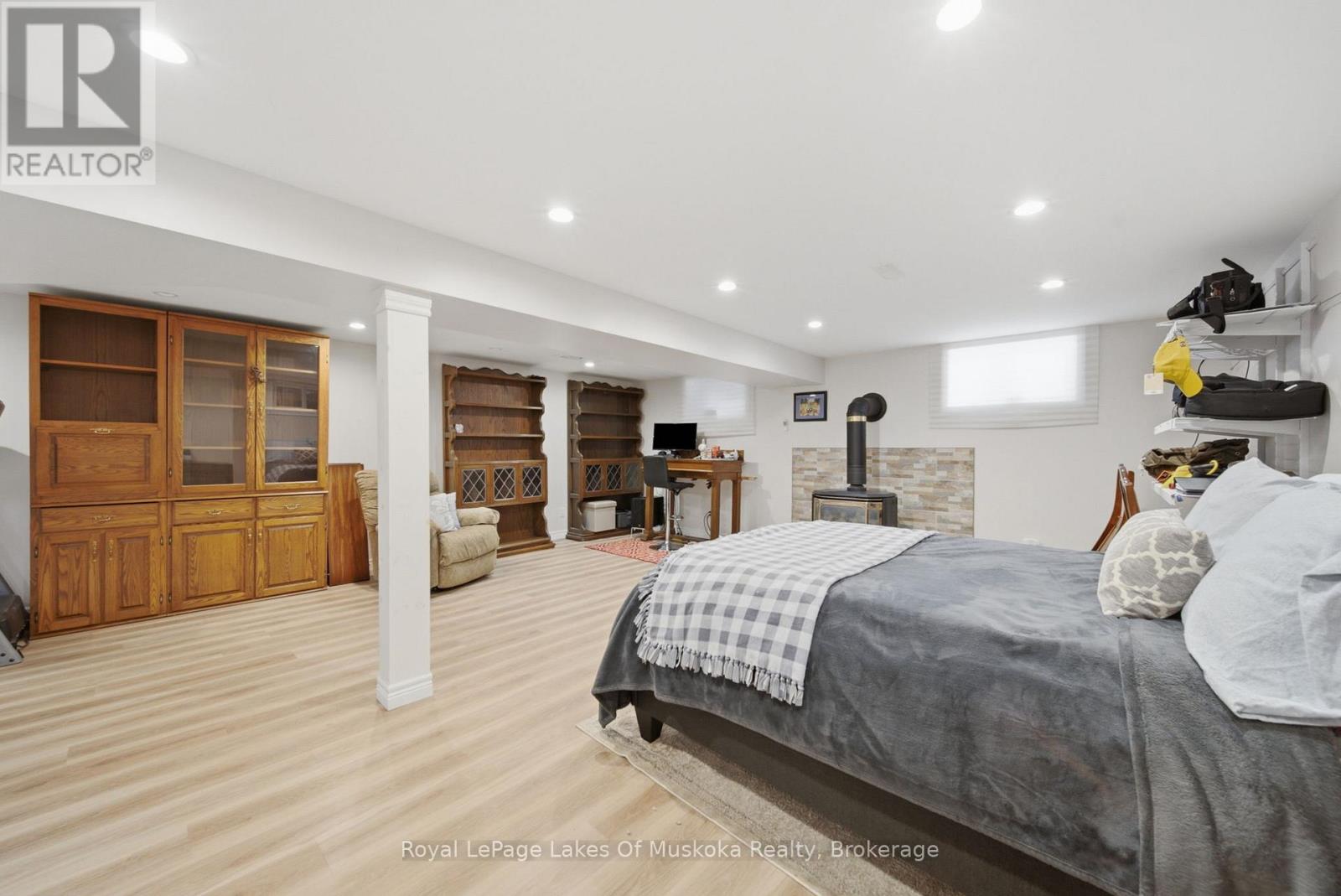 2049 MARCHMONT ROAD - 27