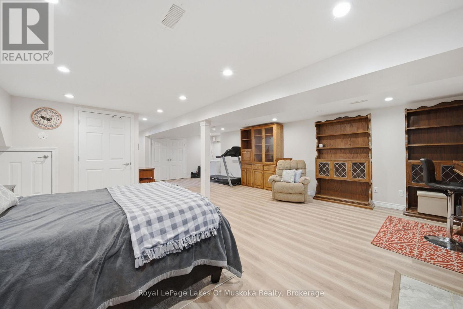 2049 MARCHMONT ROAD - 28