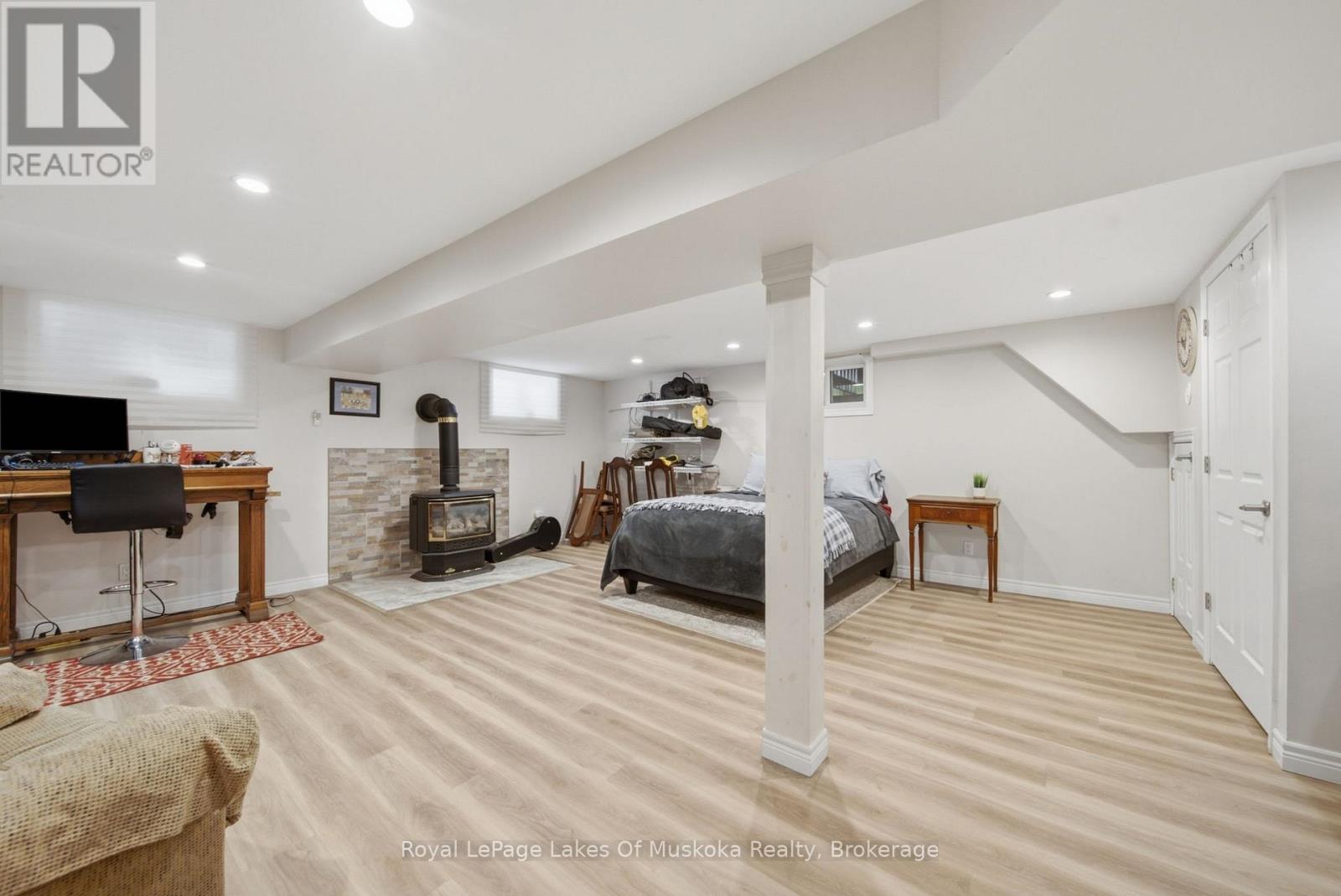 2049 MARCHMONT ROAD - 29