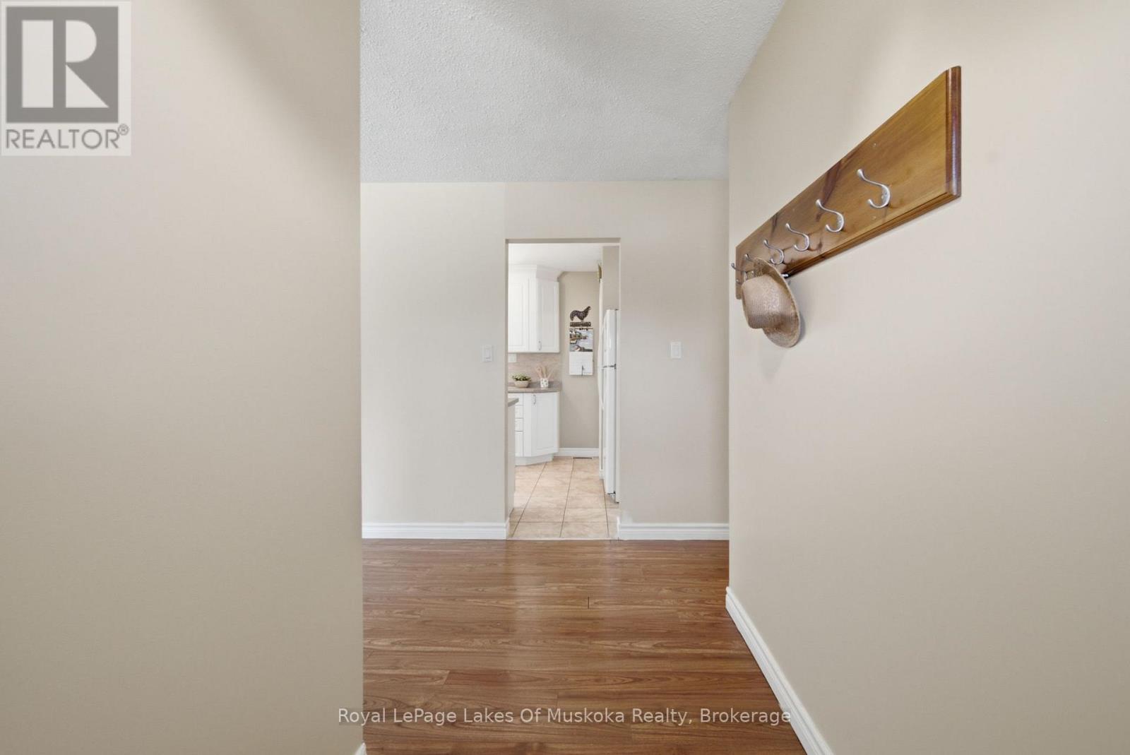 2049 MARCHMONT ROAD - 3